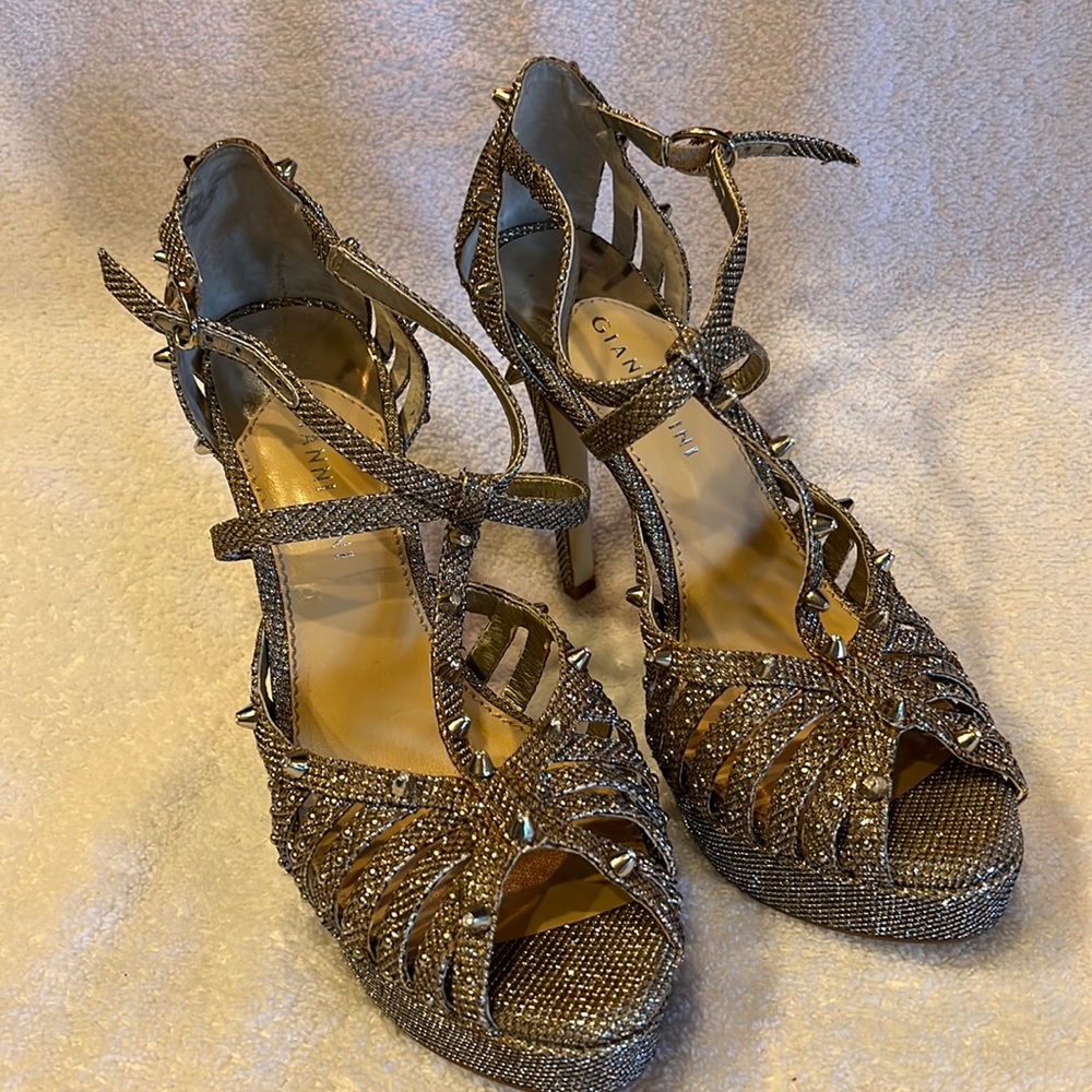 Gianni Bini shoes. Size 8. The heel is 4.5 inches.